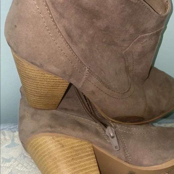 Boots/heels - Picture 5 of 5